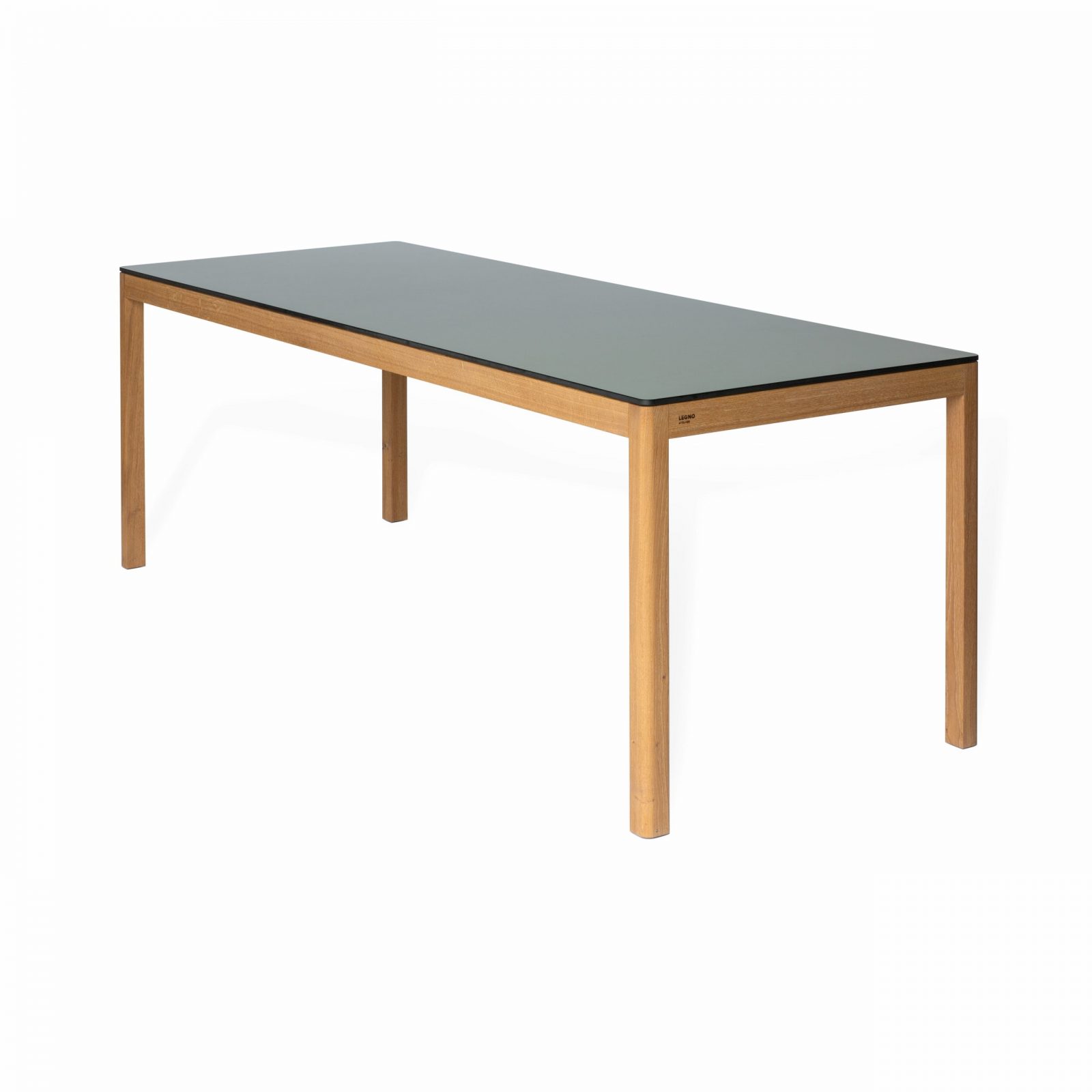 Outdoor und Indoor Tisch aus Holz der GRÄS Kollektion der Marke Legno Atelier aus Krefeld